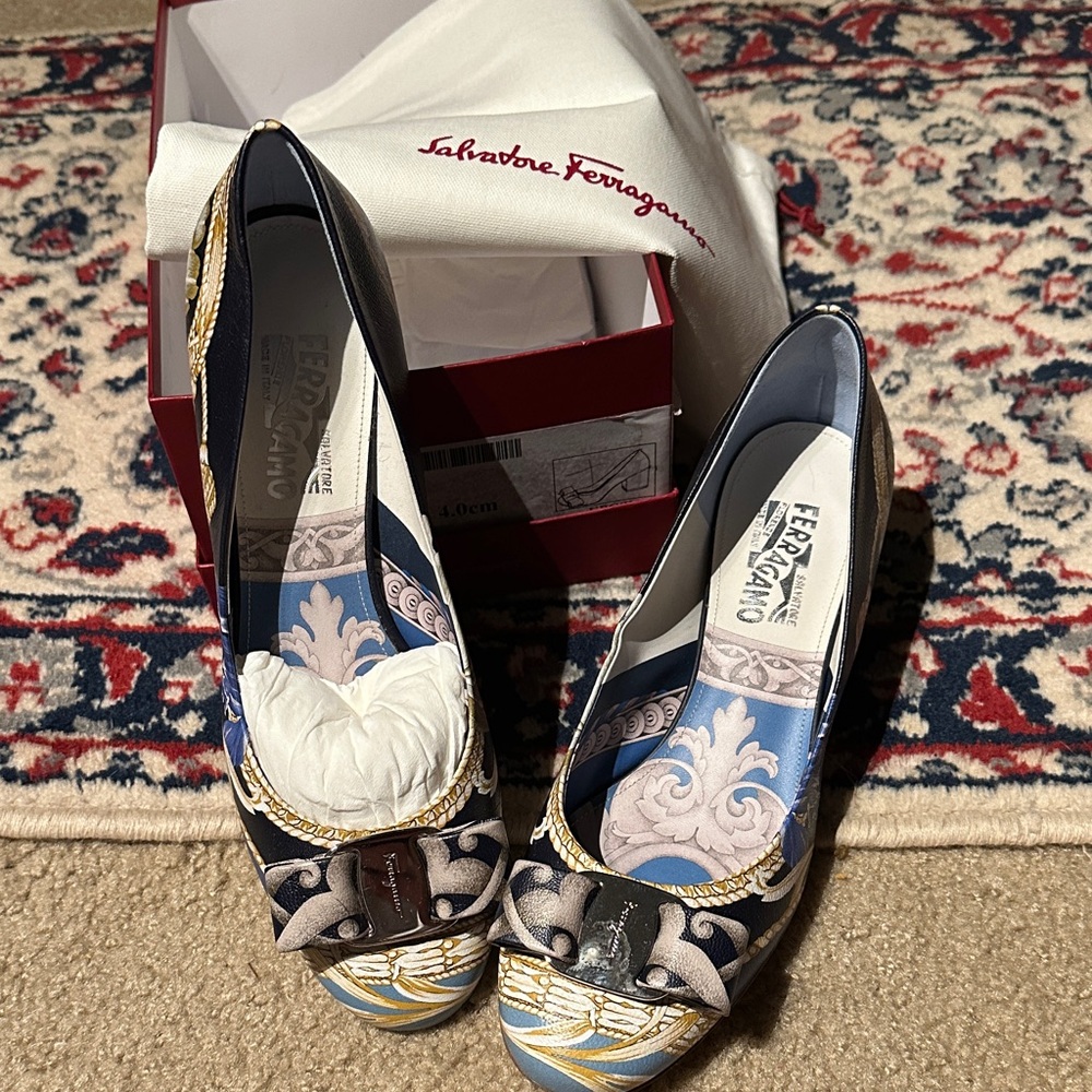NIB Salvatore Ferragamo VARA ST 4.0 bianco kid size 40